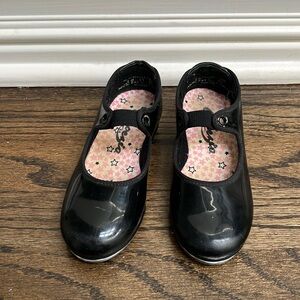 Capezio tap shoes size 9 toddler